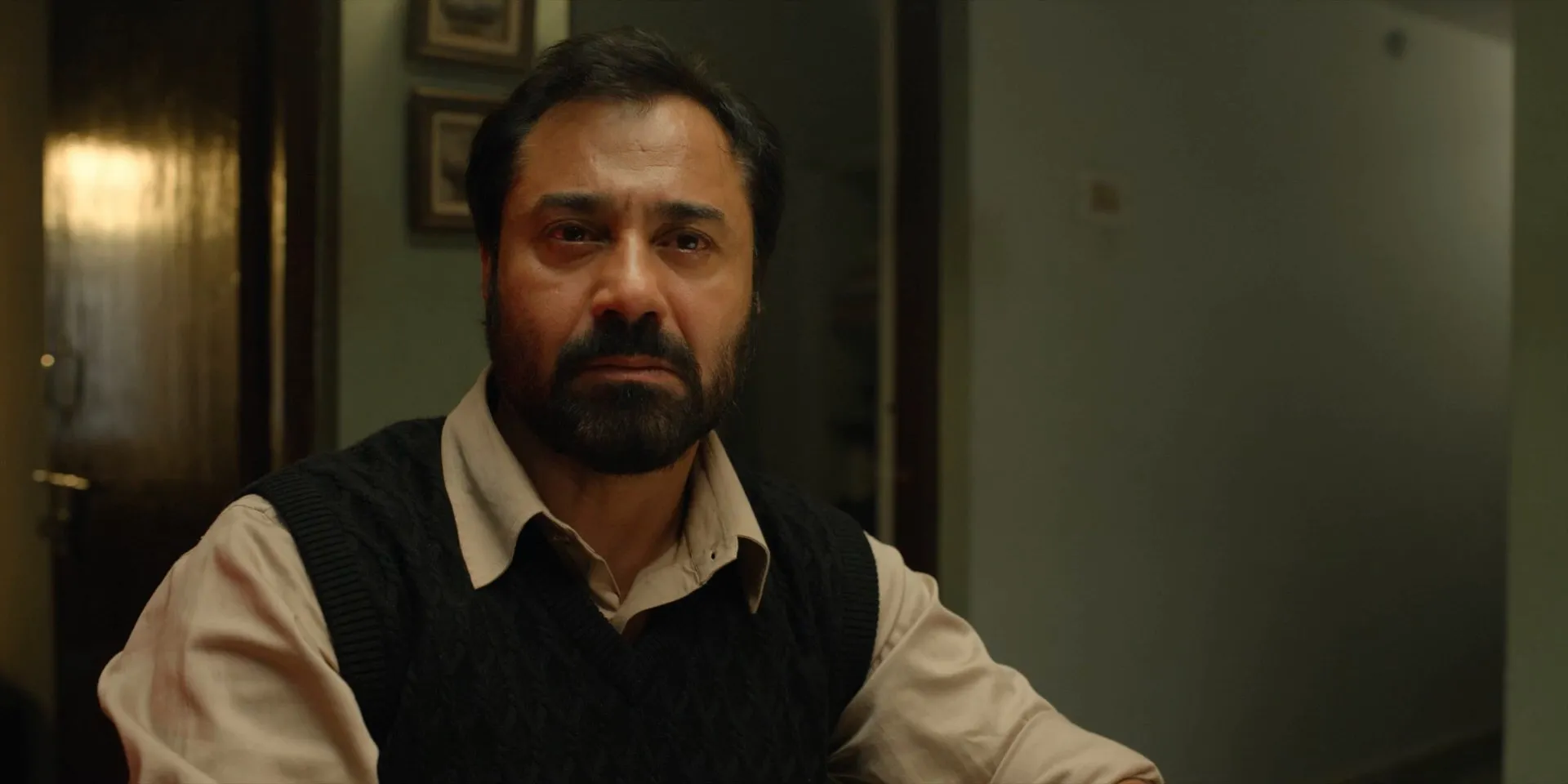 Love Hostel (2022) Hindi Movie HDRip 720p – 480p Screenshot